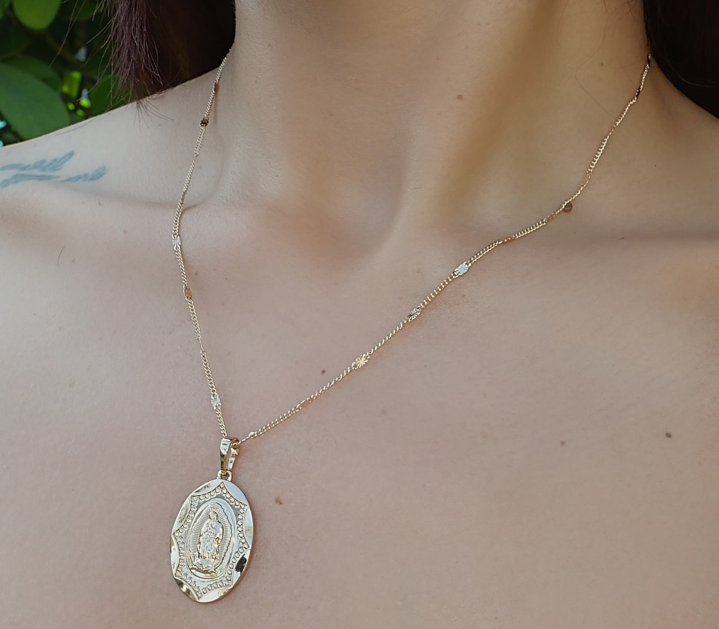 Ave María Necklace – 18K Gold plated Virgin Mary pendant necklace
